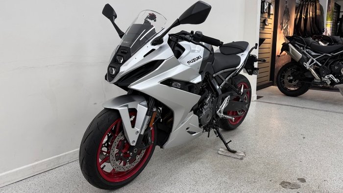 2024 Suzuki 2024 Suzuzki 800CC GSX800FR GSX-8R Silver
