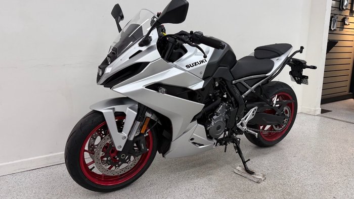 2024 Suzuki 2024 Suzuzki 800CC GSX800FR GSX-8R Silver
