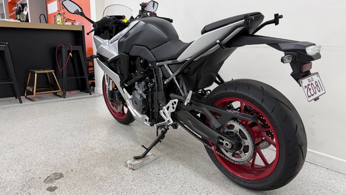 2024 Suzuki 2024 Suzuzki 800CC GSX800FR GSX-8R Silver