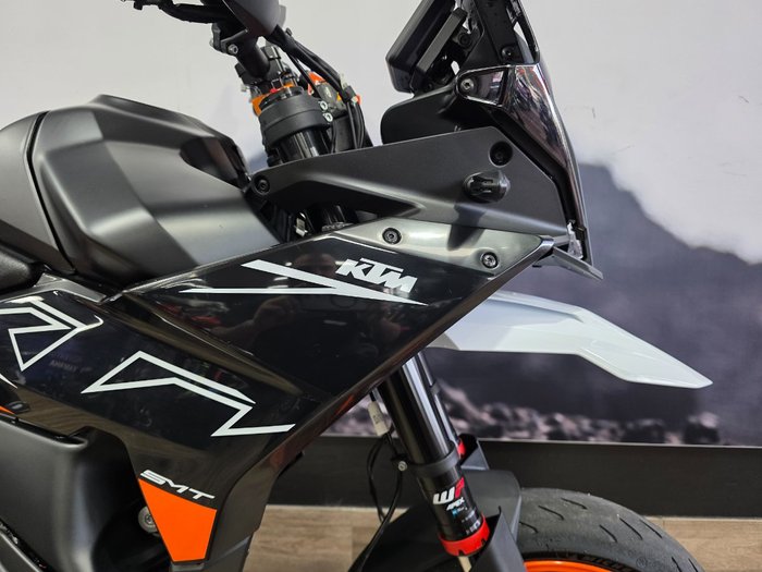 2023 Ktm 890 SM-T Black