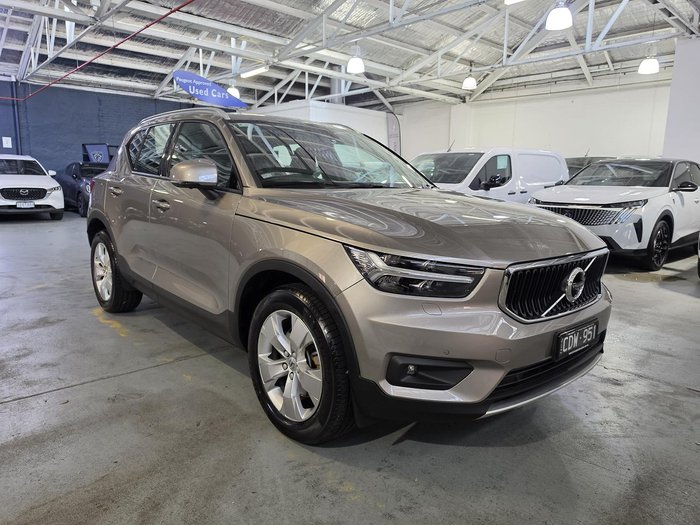 2022 Volvo XC40