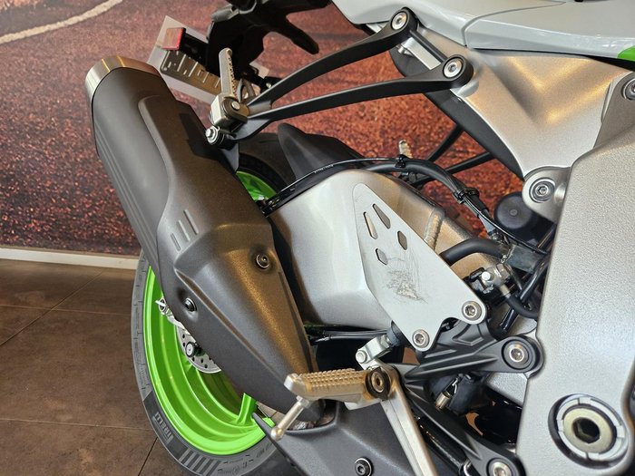 2024 Kawasaki Ninja ZX-6R 40th Anniversary Edition Ninja Green
