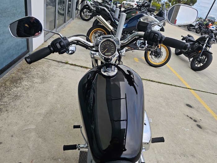 2010 HARLEY-DAVIDSON XL883C SPORTSTER CUSTOM Black