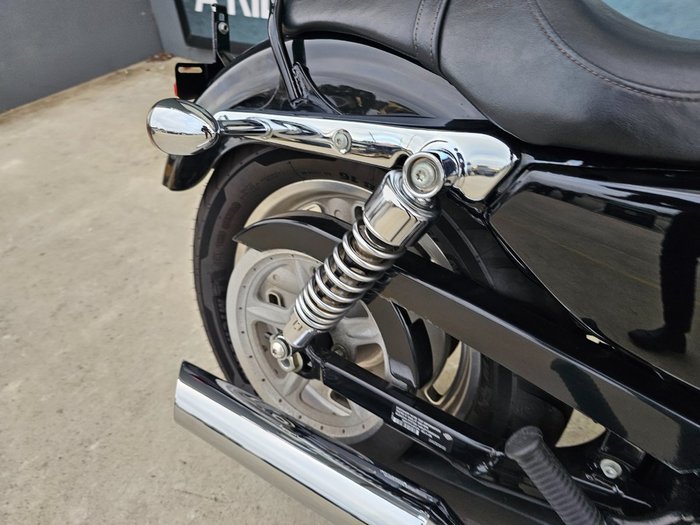 2010 HARLEY-DAVIDSON XL883C SPORTSTER CUSTOM Black