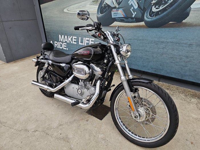 2010 HARLEY-DAVIDSON XL883C SPORTSTER CUSTOM Black