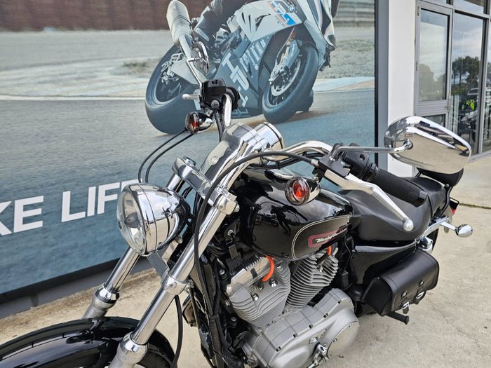 2010 HARLEY-DAVIDSON XL883C SPORTSTER CUSTOM Black