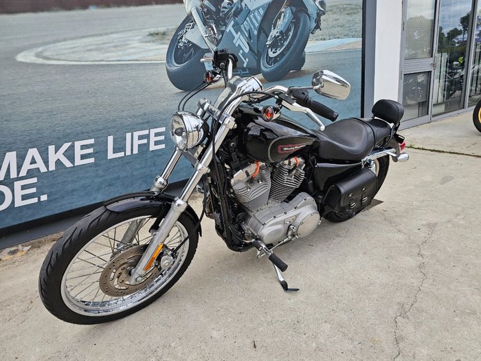 2010 HARLEY-DAVIDSON XL883C SPORTSTER CUSTOM Black