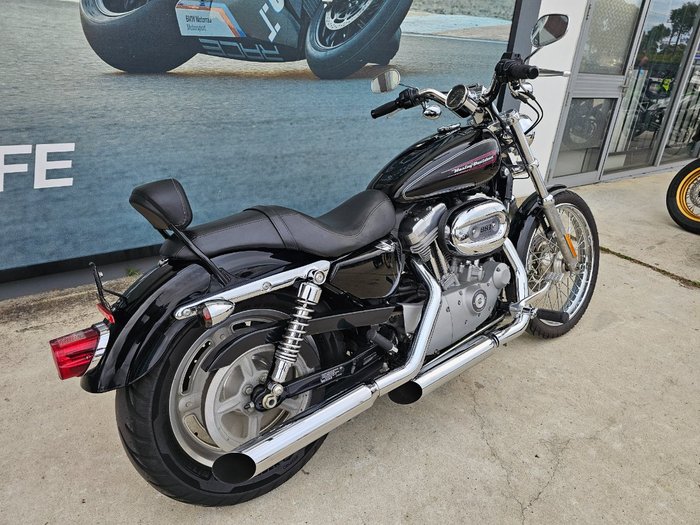 2010 HARLEY-DAVIDSON XL883C SPORTSTER CUSTOM Black