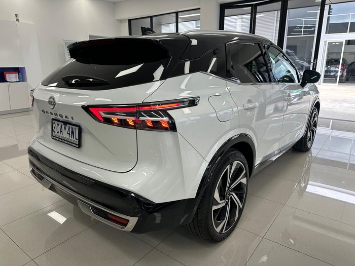 2025 Nissan QASHQAI Ti-L J12 MY25 Pearl White with Onyx Black Roof