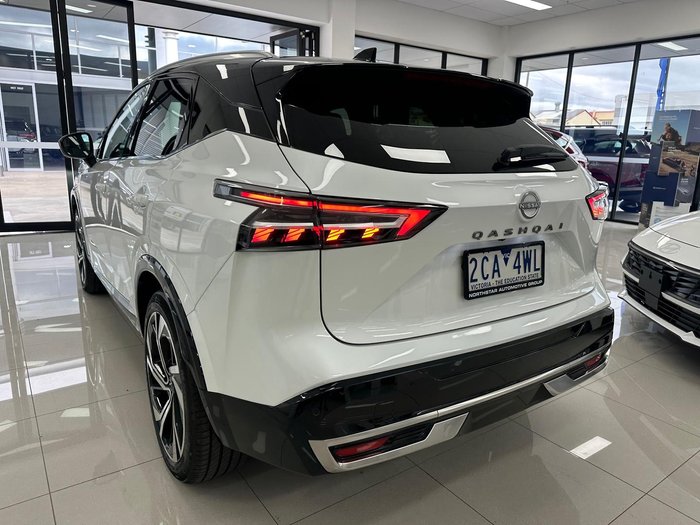 2025 Nissan QASHQAI Ti-L J12 MY25 Pearl White with Onyx Black Roof