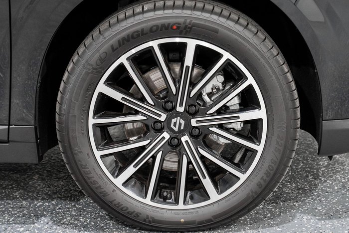 2025 Leapmotor B10 Design LR