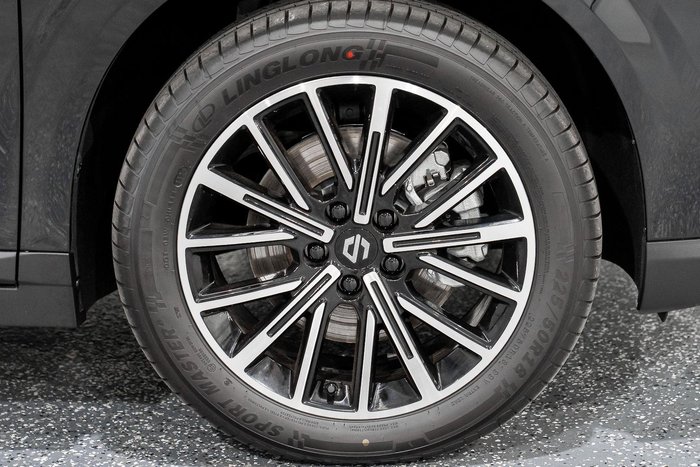 2025 Leapmotor B10 Design LR