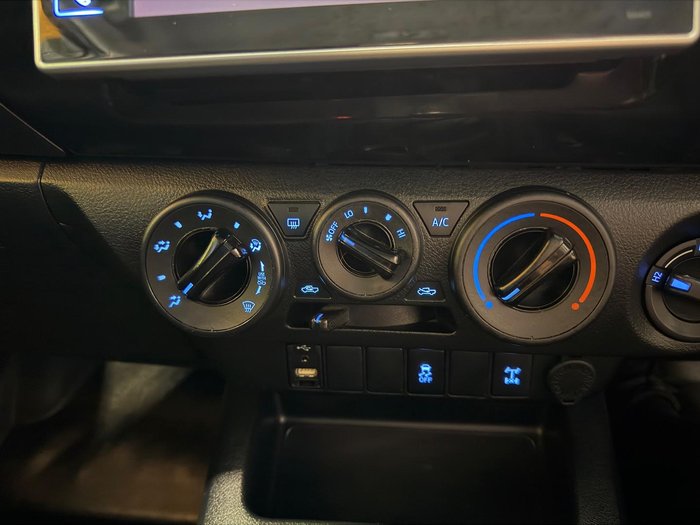 2017 Toyota Hilux SR