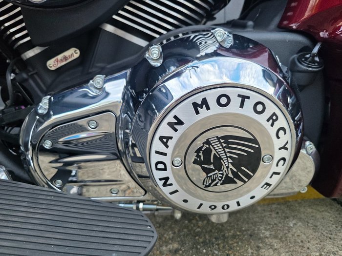 2025 Indian ROADMASTER CLASSIC MAROON