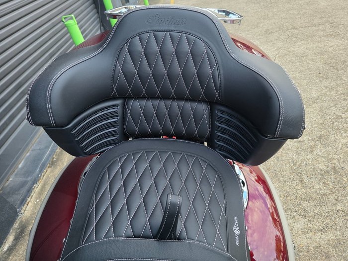 2025 Indian ROADMASTER CLASSIC MAROON