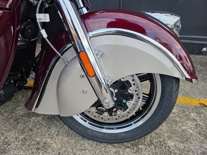 2025 Indian ROADMASTER CLASSIC MAROON