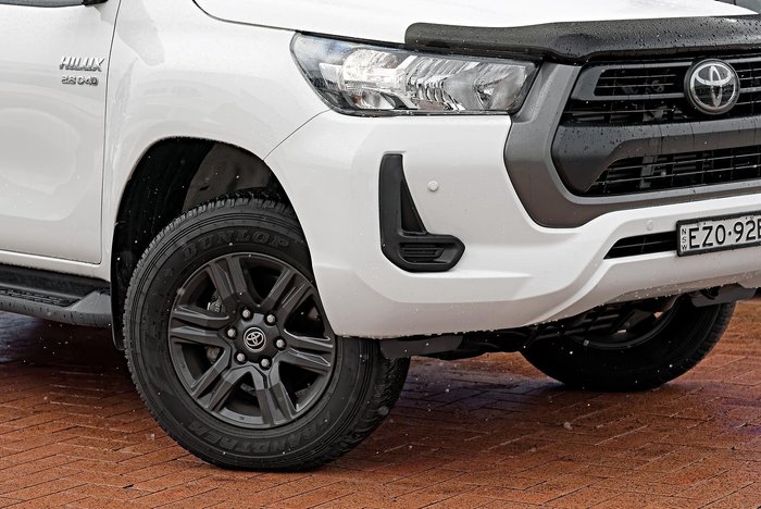 2023 Toyota Hilux SR