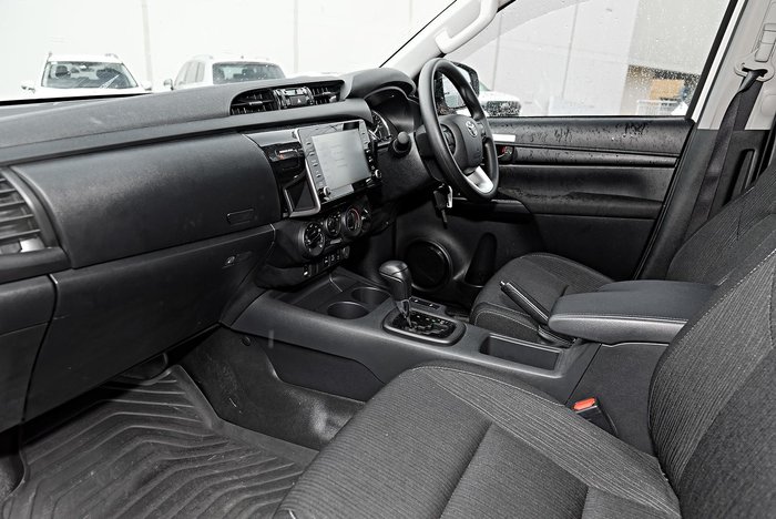 2023 Toyota Hilux SR