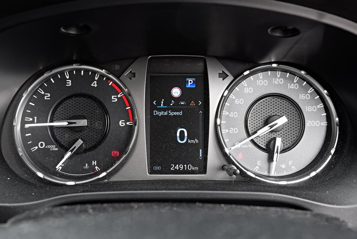 2023 Toyota Hilux SR