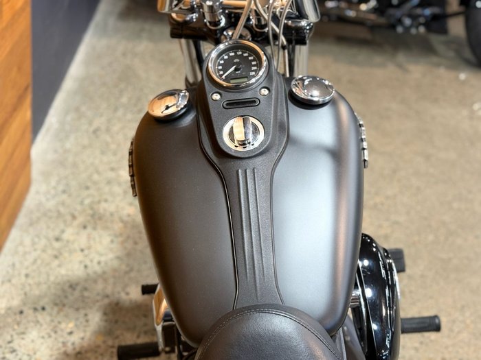 2016 HARLEY-DAVIDSON FXDB STREET BOB
