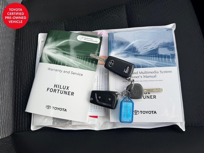 2023 Toyota Hilux SR