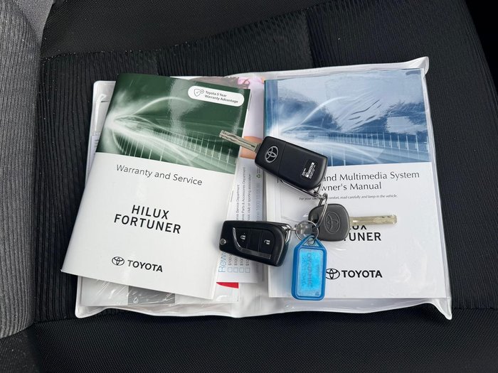 2023 Toyota Hilux SR