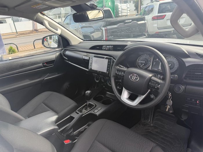 2023 Toyota Hilux SR