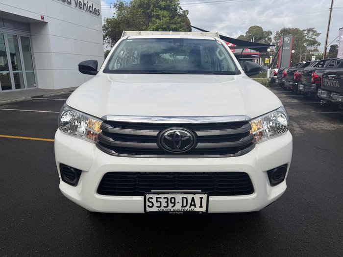 2023 Toyota Hilux SR