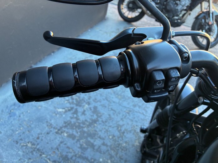 2019 HARLEY-DAVIDSON XL883N IRON 883 BLACK