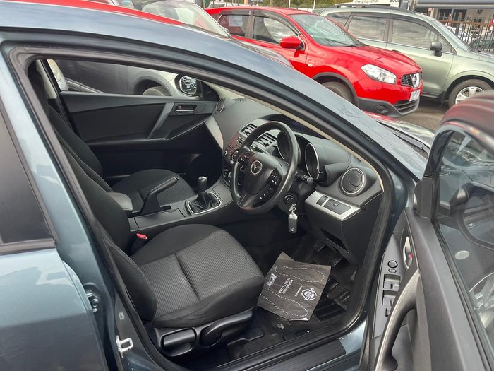 2011 Mazda 3 Neo