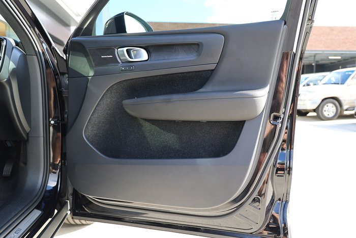 2024 Volvo EX40 Black Edition