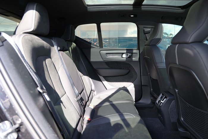 2024 Volvo EX40 Black Edition