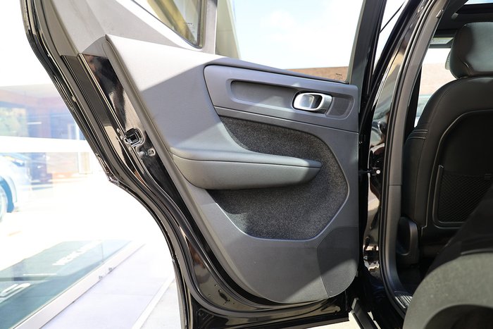 2024 Volvo EX40 Black Edition