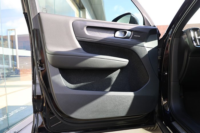 2024 Volvo EX40 Black Edition