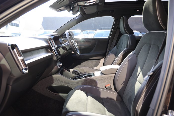 2024 Volvo EX40 Black Edition