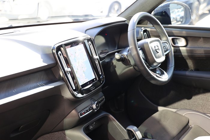 2024 Volvo EX40 Black Edition