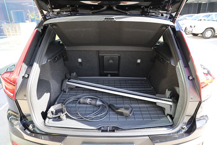 2024 Volvo EX40 Black Edition