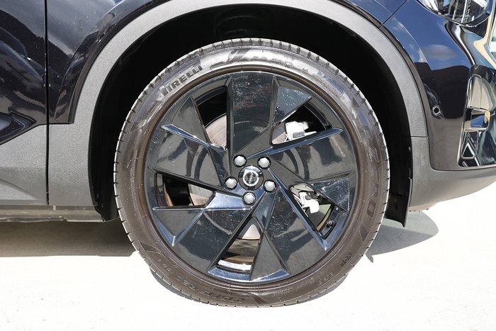 2024 Volvo EX40 Black Edition