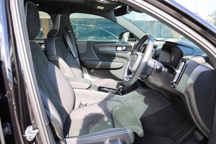 2024 Volvo EX40 Black Edition