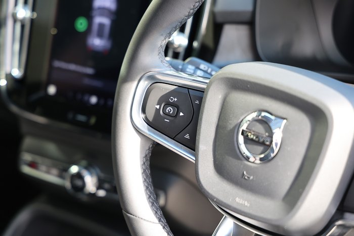 2024 Volvo EX40 Black Edition