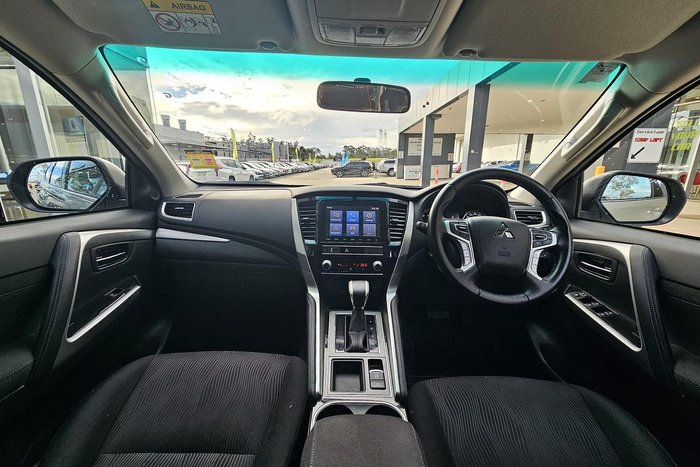 2023 Mitsubishi Pajero Sport GLX