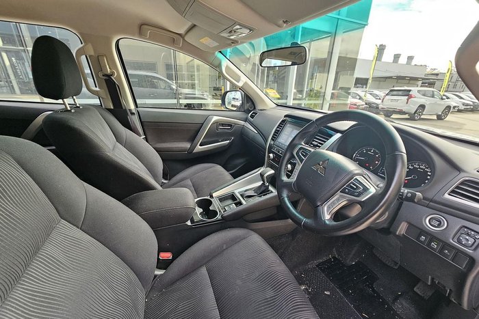 2023 Mitsubishi Pajero Sport GLX
