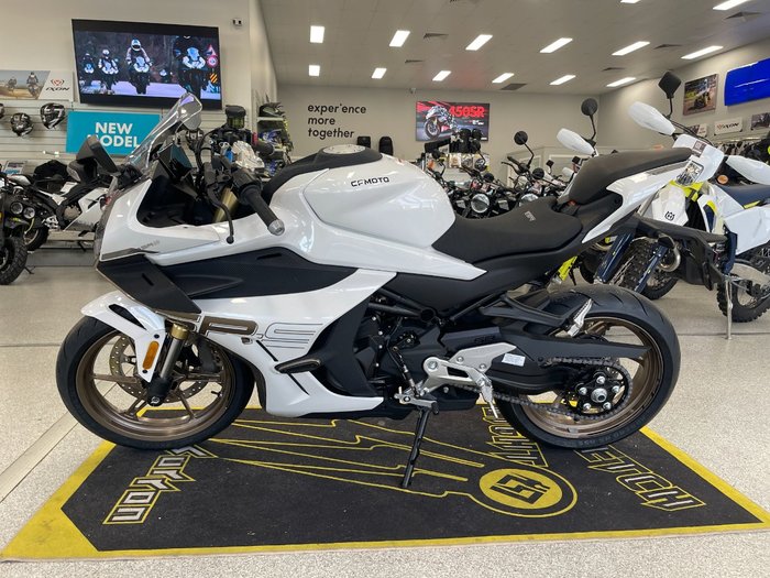2024 CFMOTO 450 SR S WHITE