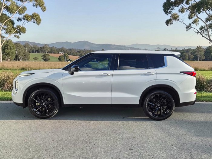 2023 Mitsubishi Outlander Black Edition