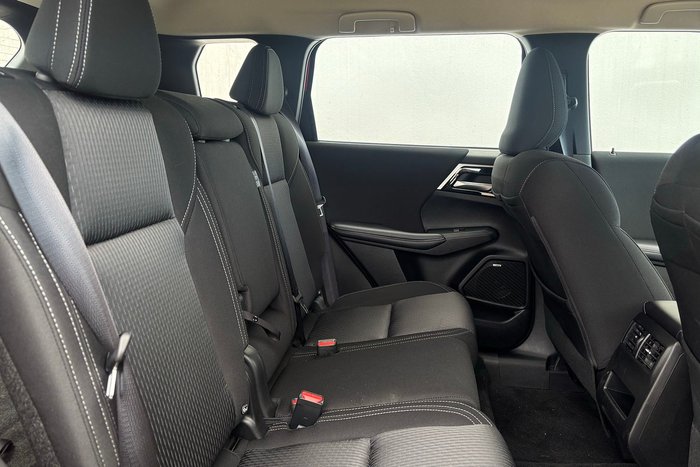 2025 Mitsubishi Outlander ES