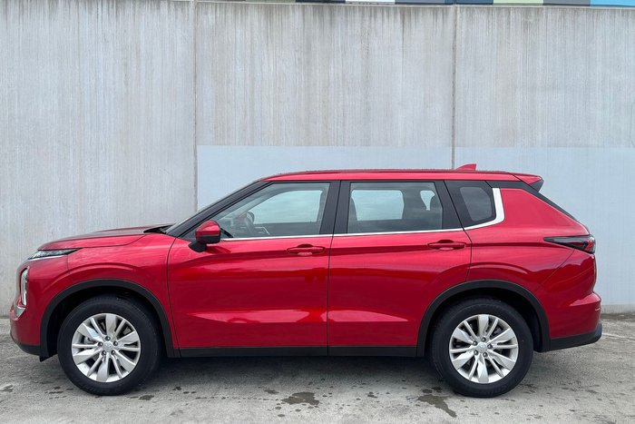 2025 Mitsubishi Outlander ES