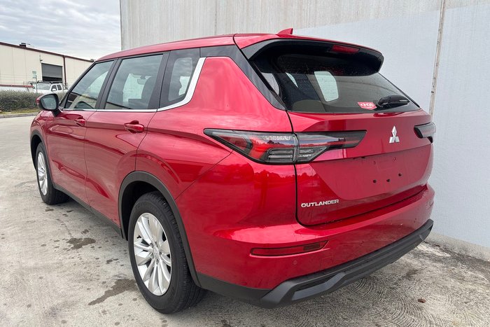 2025 Mitsubishi Outlander ES