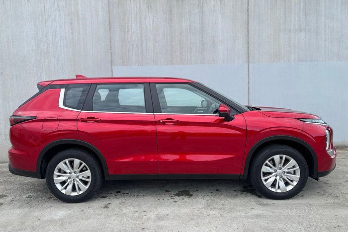 2025 Mitsubishi Outlander ES