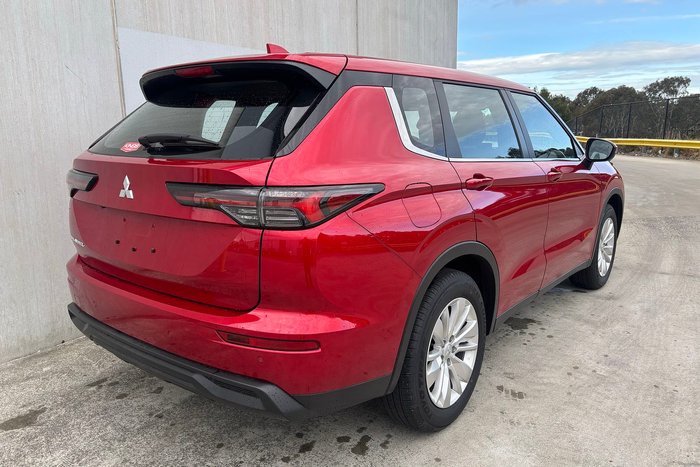 2025 Mitsubishi Outlander ES