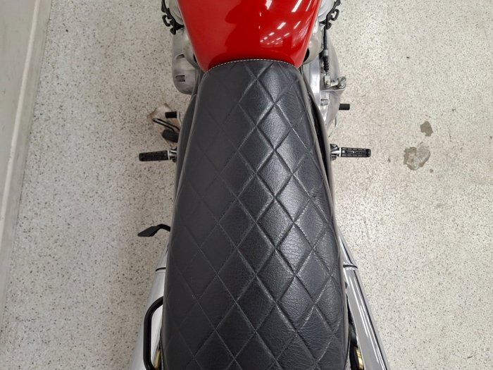2019 Royal Enfield INTERCEPTOR 650 CLASSIC Red